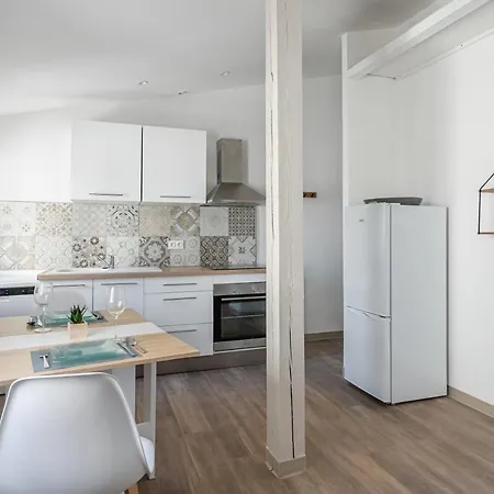 Grand Studio Dans Le Centre - 3e Etage Apartamento